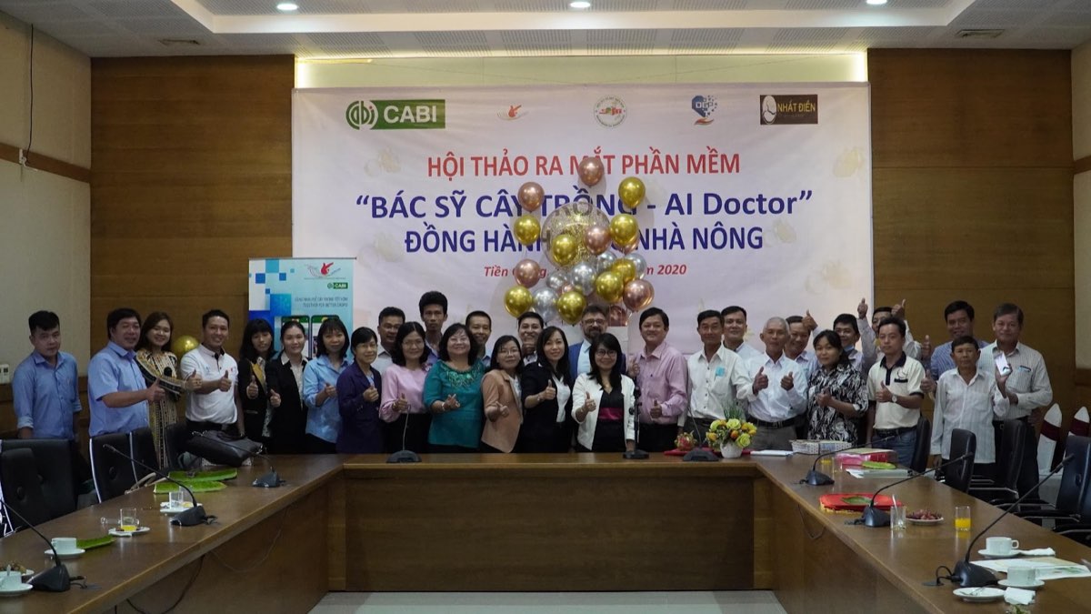 Đội ngũ tại vùng trồng chuối trong hoạt động dự án nông nghiệp